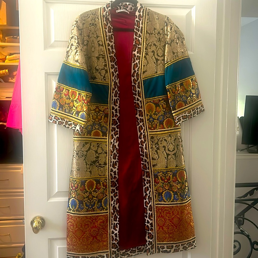 Sale. New Alice and Olivia Kimono